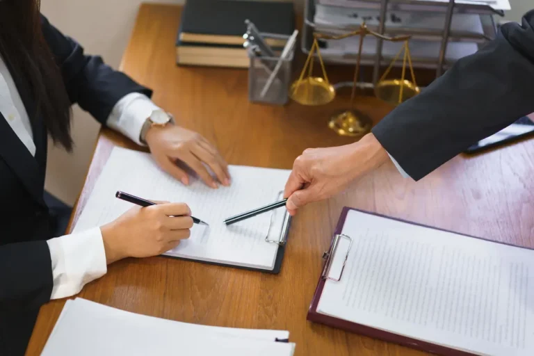 บริการรับรองลายมือชื่อและเอกสาร - Notary Public Services